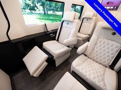 Used 2024 Mercedes-Benz Sprinter 2500 image 43