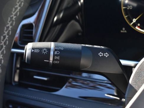 New 2025 INFINITI QX80 Luxe image 17