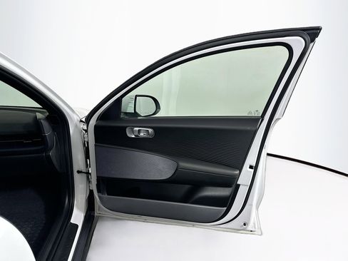 Used 2024 Hyundai Ioniq 6 SE RWD image 32