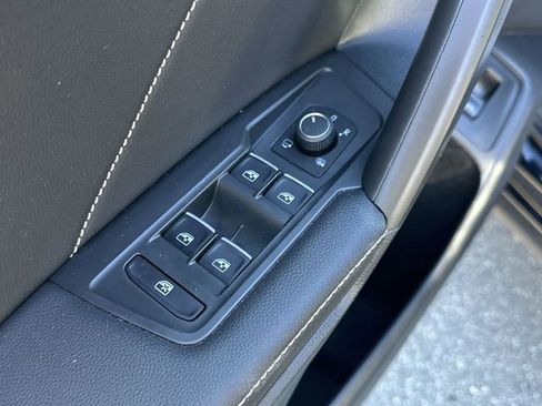 Certified 2023 Volkswagen Tiguan SEL R-Line image 13