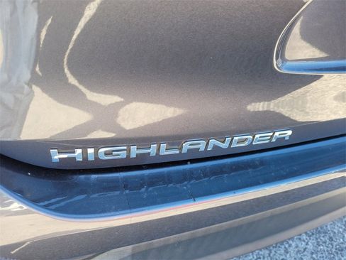 Used 2022 Toyota Highlander XLE image 13