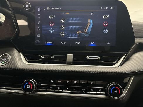 Used 2025 Chevrolet Equinox LT w/ Convenience Package II image 43