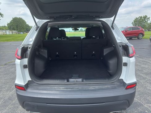 Used 2019 Jeep Cherokee Latitude w/ Popular Appearance Group AWD/4WD image 18