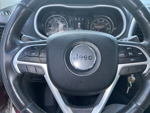 Used 2015 Jeep Cherokee Latitude AWD/4WD image 11