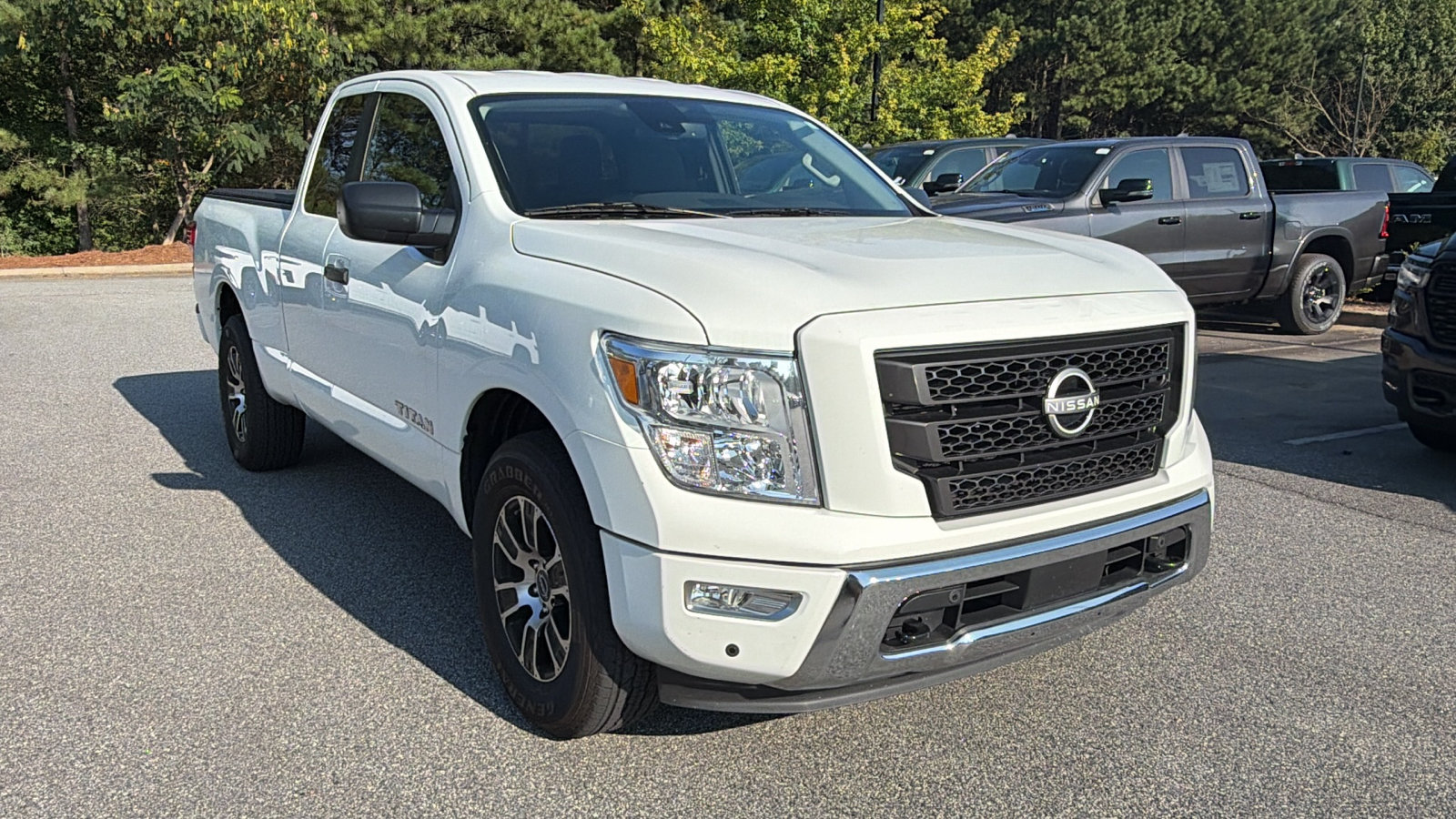 Used 2024 Nissan Titan SV AWD/4WD image 5