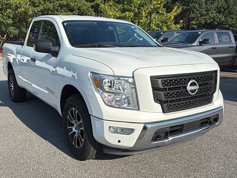 Used 2024 Nissan Titan SV AWD/4WD image 5