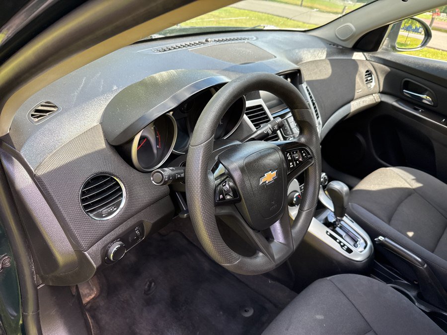 Used 2015 Chevrolet Cruze LT w/ Technology Package FWD image 29