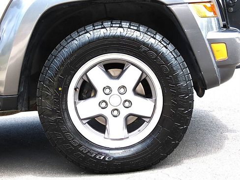 Used 2006 Jeep Liberty Sport AWD/4WD image 38