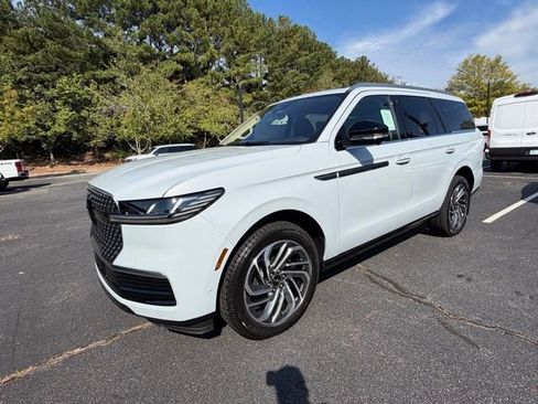 New 2025 Lincoln Navigator Reserve image 2