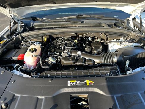 Certified 2023 Jeep Grand Cherokee Laredo w/ Luxury Tech Group I image 28