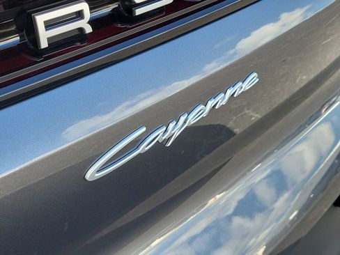 Used 2025 Porsche Cayenne Coupe AWD/4WD image 5