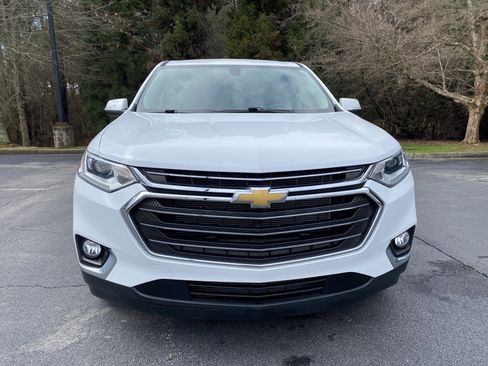Used 2021 Chevrolet Traverse LT image 3