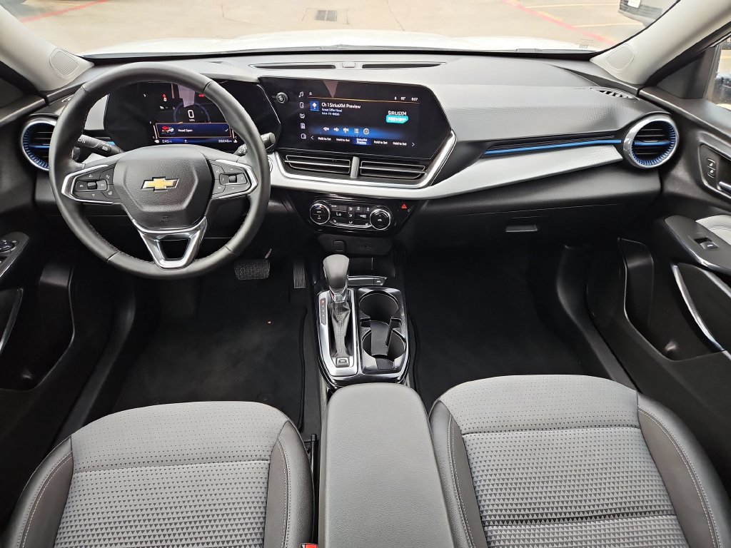 Used 2025 Chevrolet Trax LT w/ LT Convenience Package FWD image 26