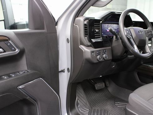 Used 2024 Chevrolet Silverado 1500 LT Trail Boss image 49