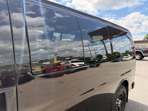 Used 2010 GMC Savana 1500 LS RWD image 22