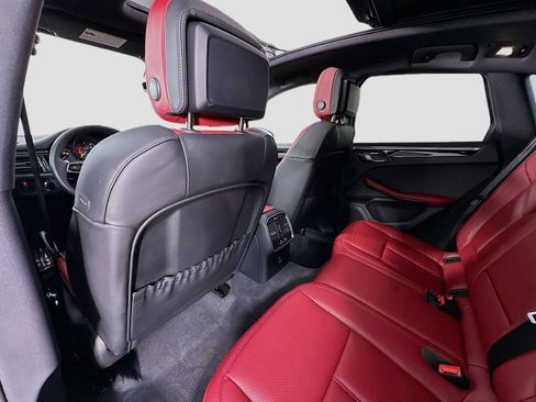 Used 2025 Porsche Macan image 24