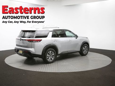 Used 2023 Nissan Pathfinder SL image 40
