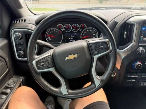 Used 2021 Chevrolet Silverado 1500 LT AWD/4WD image 11