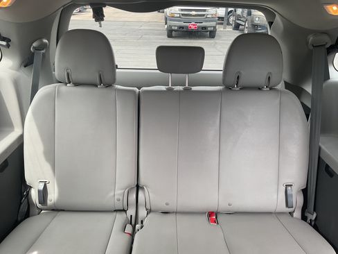 Used 2018 Toyota Sienna XLE w/ XLE Navigation Package FWD image 23