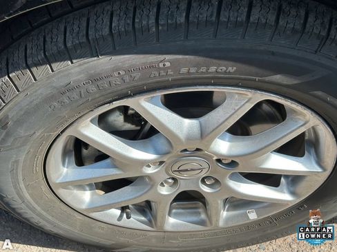 Used 2024 Chrysler Pacifica Touring-L FWD image 6