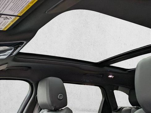 Used 2026 Land Rover Range Rover Velar Dynamic SE image 15