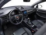 Certified 2022 Porsche Macan image 4