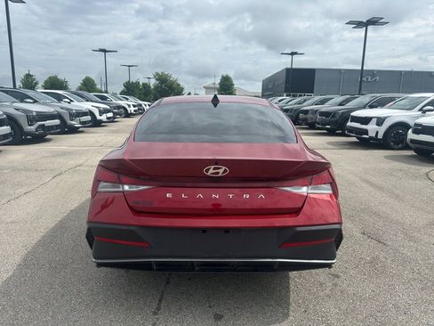 Used 2024 Hyundai Elantra SEL FWD image 6
