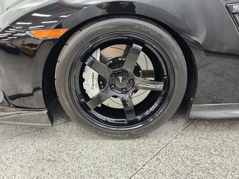 Used 2018 Nissan GT-R Premium AWD/4WD image 18