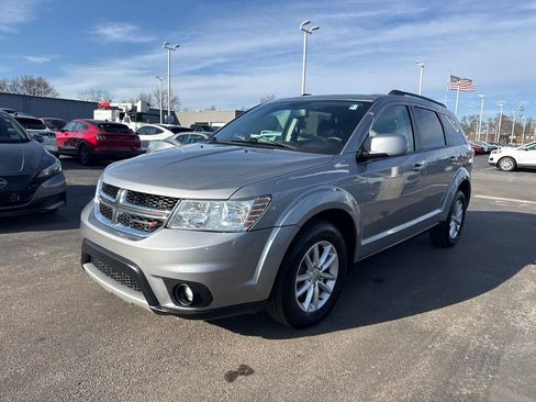 Used 2015 Dodge Journey SXT w/ Flexible Seating Group image 2