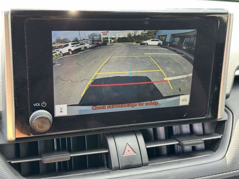 Used 2025 Toyota RAV4 XLE image 24