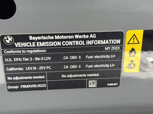 Used 2023 BMW i4 eDrive40 w/ M Sport Package RWD image 33
