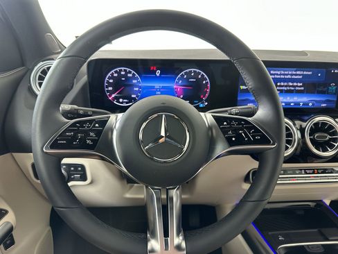 Used 2025 Mercedes-Benz GLA 250 4MATIC image 14