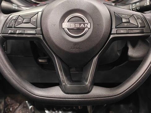 Used 2025 Nissan Kicks Play S FWD image 5