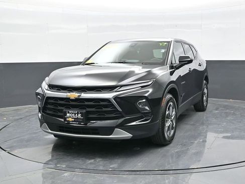 Used 2025 Chevrolet Blazer LT AWD/4WD image 2