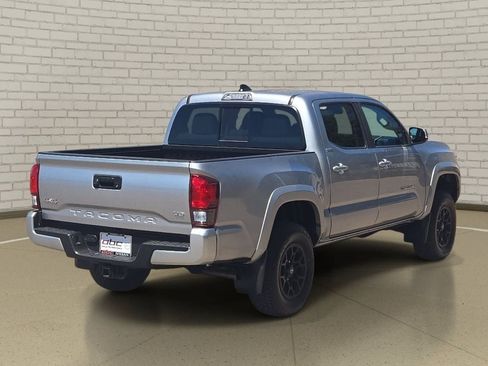 Used 2022 Toyota Tacoma SR5 w/ Technology Package AWD/4WD image 5