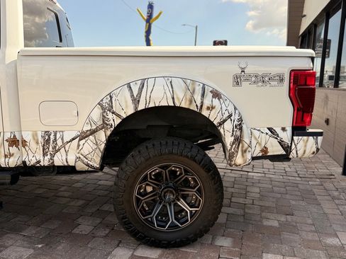 Used 2021 Ford F350 Lariat image 10