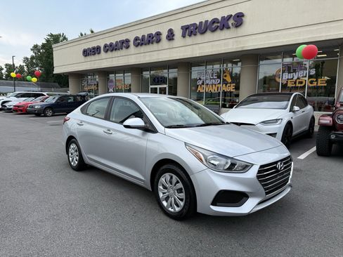 Used 2021 Hyundai Accent SE image 1