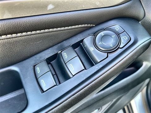 Used 2022 Chevrolet Traverse LT image 22