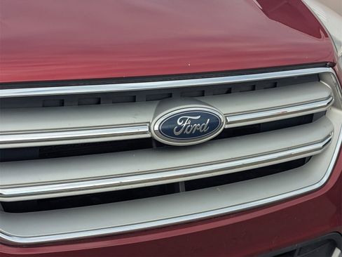 Used 2019 Ford Escape SE image 5