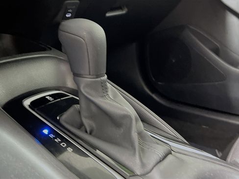 Used 2025 Toyota Corolla LE image 24