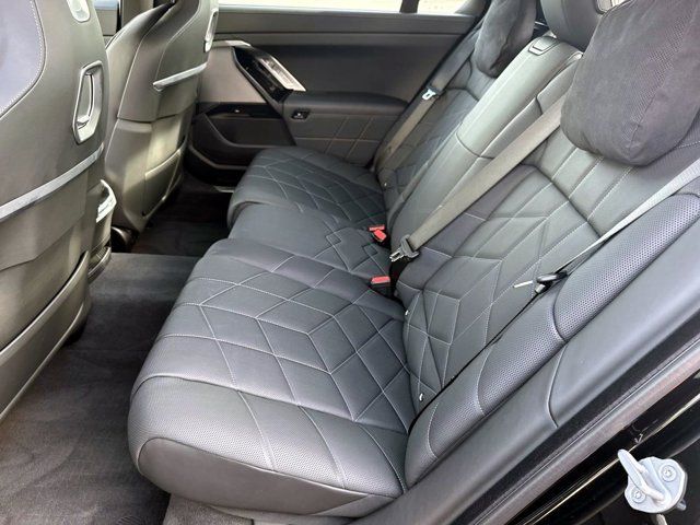 Certified 2023 BMW i7 xDrive60 AWD/4WD image 12