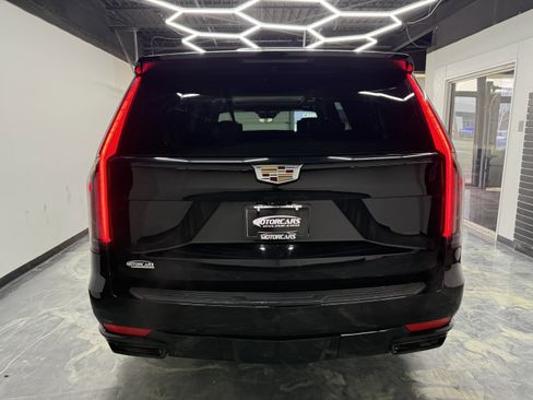 Used 2023 Cadillac Escalade ESV Sport Platinum w/ LPO, ONYX Package image 4