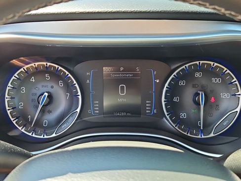 Used 2018 Chrysler Pacifica Touring Plus w/ S Appearance Package FWD image 16