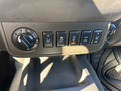 Used 2019 Nissan Frontier PRO-4X image 19