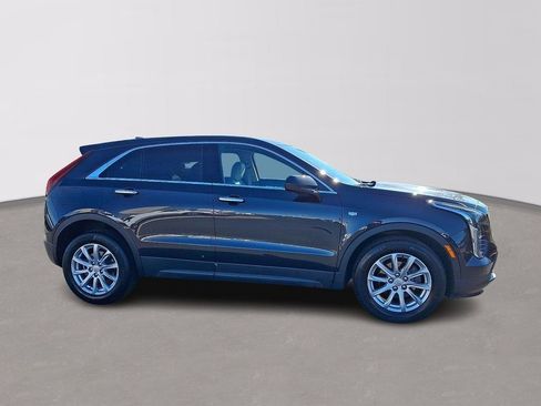 Certified 2022 Cadillac XT4 Luxury w/ Cold Weather Package image 7