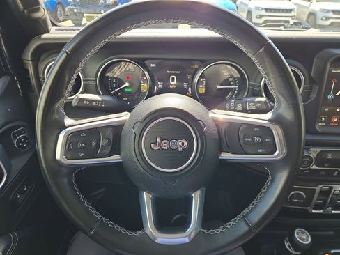Used 2022 Jeep Wrangler Unlimited Sahara AWD/4WD image 18
