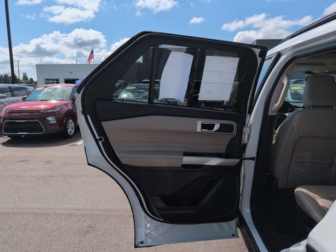 Certified 2021 Ford Explorer XLT w/ Equipment Group 202A AWD/4WD image 24