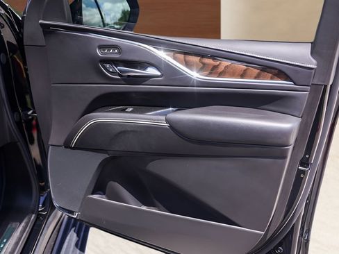 Certified 2024 Cadillac Escalade Sport Platinum w/ LPO, Floor Liner Package AWD/4WD image 31