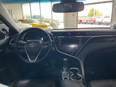 Used 2018 Toyota Camry XLE image 20