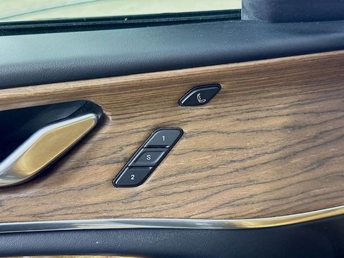 Used 2022 Jeep Grand Cherokee Summit w/ Luxury Tech Group V image 21